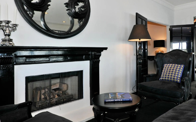 Black Swan Lakeside Boutique Hotel