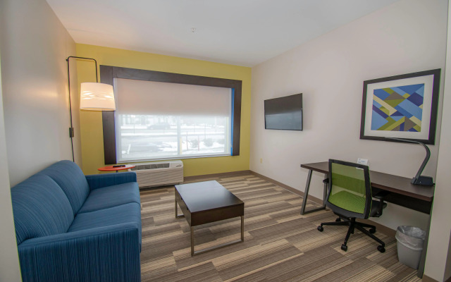 Holiday Inn Express & Suites Tonawanda - Buffalo Area by IHG