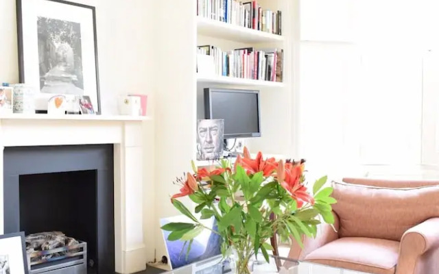 Bright 1 Bedroom Flat in Brook Green