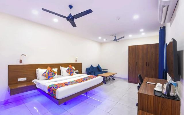 Fabhotel Celebrity Inn