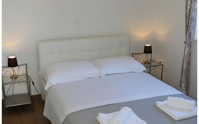 Modernistic Apartment in Primosten With Pool
