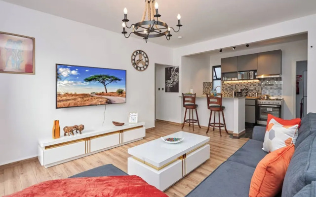 Sunset Escape Apartment Modern & Spacious Two Bedroom in Tatu City