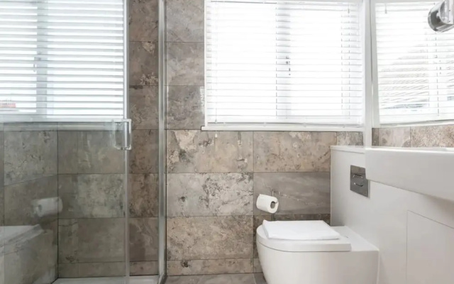 Brand New Luxurious 5 Bedroom Townhouse