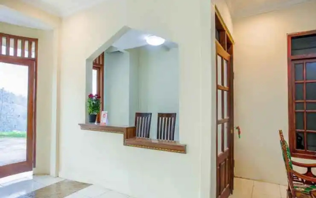 Oyo 3004 Penginapan Bromo Adi