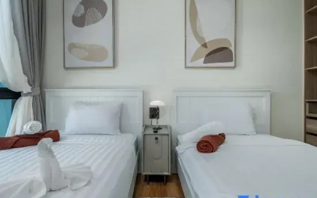Two Flamingo Apartment 1