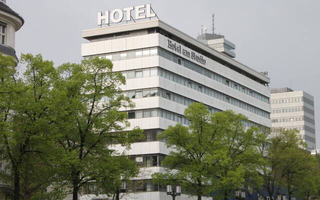 Отель Concorde Hotel am Studio Германия, Берлин - 7 отзывов об отеле, цены и фото номеров - забронировать отель Concorde Hotel am Studio онлайн вид на фасад