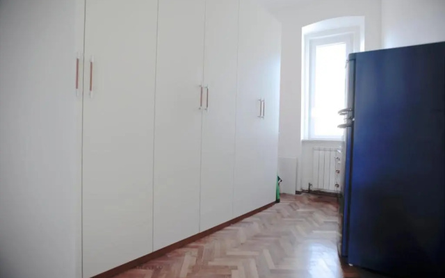 Giulia Halldis Apartment