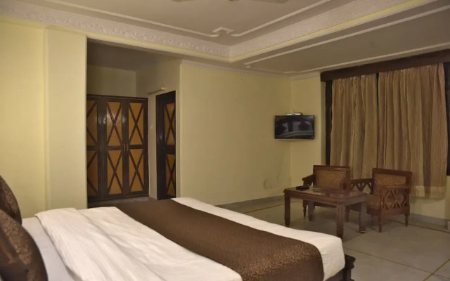 OYO 10432 Hotel Swaran Palace