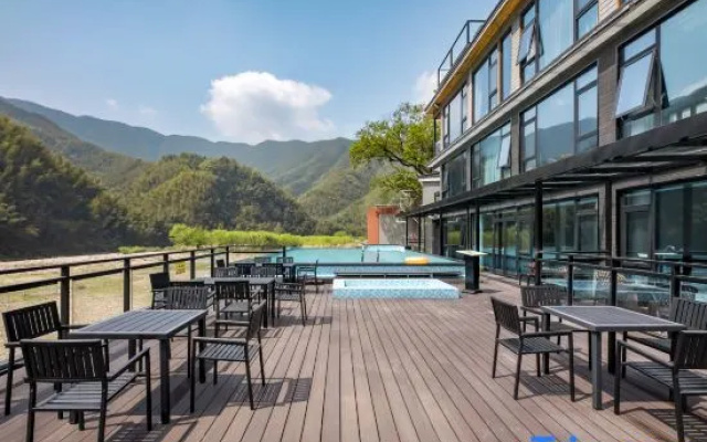 Bonfire Villa · Creekside · Starry Sky Pool Family Vacation Homestay (Moon Bay Scenic Area)