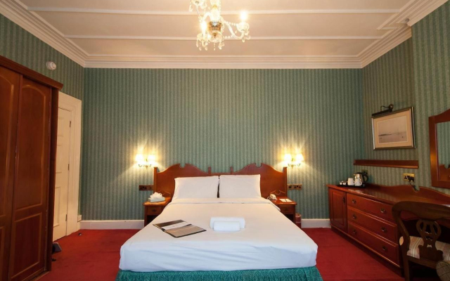 Albany Hotel