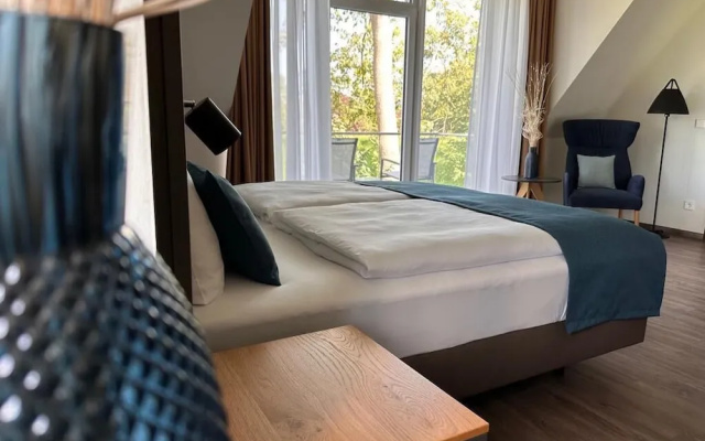 Hotel Schöne Aussicht, Stilvoll modern, direkt am Rüstersieler Hafen