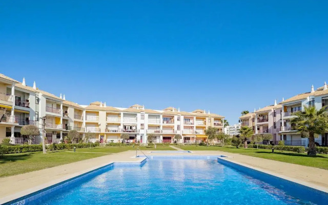 2 Bed Apartment, Quarteira, 10 Min walk to Vilamoura