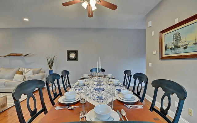Spacious 4BR House Near Prime Downtown!