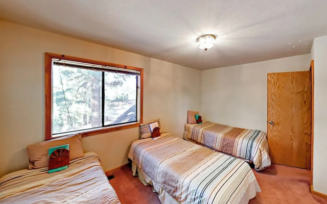 4BR South Lake Tahoe Multi Level House by RedAwning
