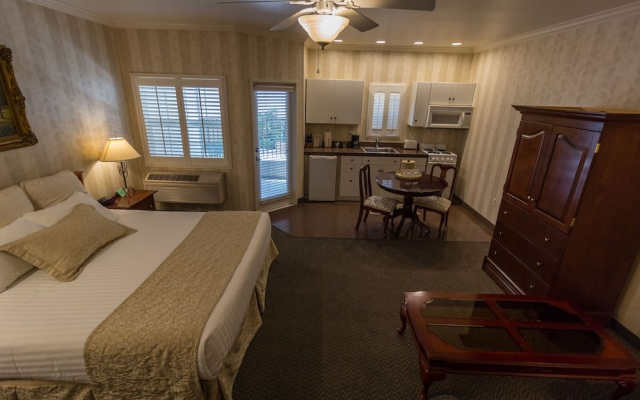 Grass Valley Courtyard Suites