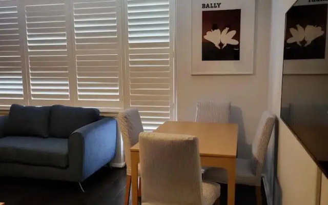 Homely 1 Bedroom Retreat in South Yarra With Balcony