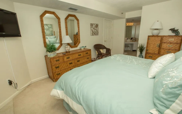 Inlet Reef 316 2 Bedroom Condo by RedAwning
