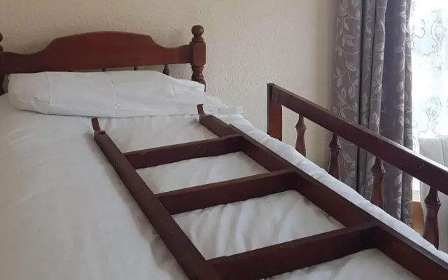 Apsley 1 Flat Sleeps 4 With Near Beach