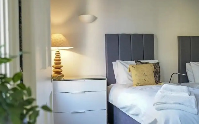Luxurious Georgian Central Apartment -Parking - 1