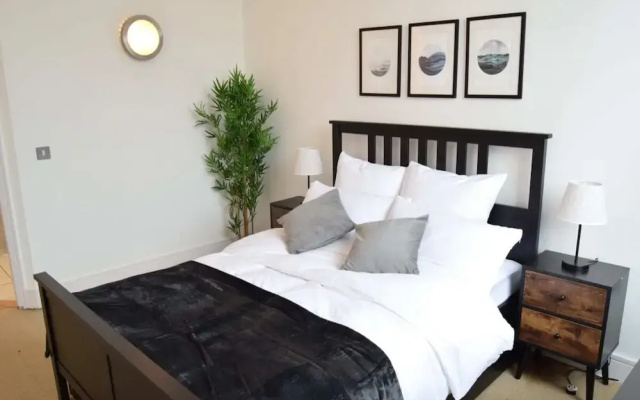 Bright Warehouse Conversion in Buzzing Peckham