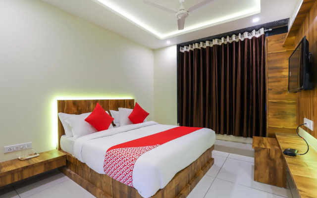 OYO 64029 Hotel Phoenix