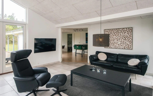 5 Star Holiday Home in Henne