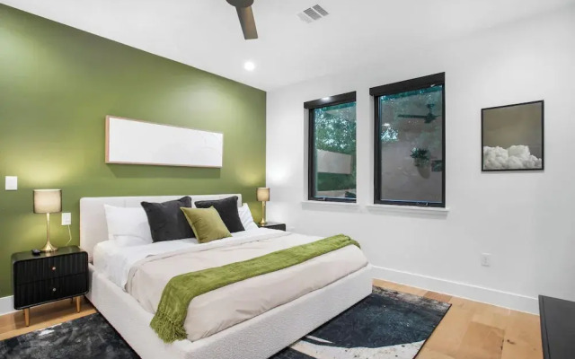 ATX South Lamar Creekside with Hot tub