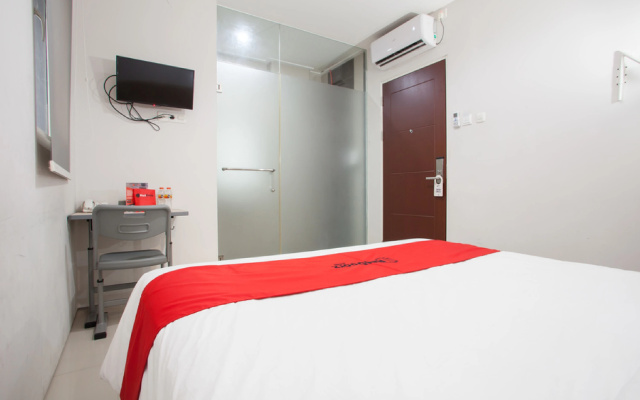 RedDoorz near Pasar Turi Station