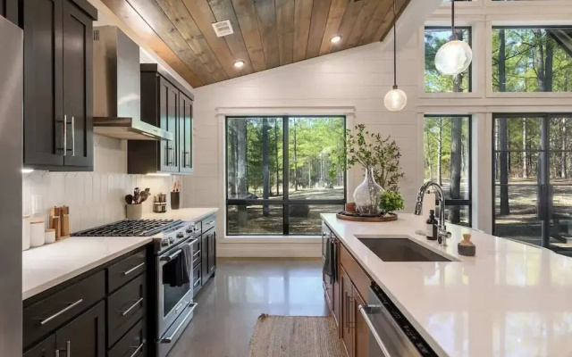 CABIN - Near BLACK MOUNTAIn