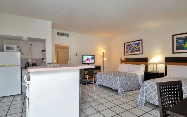 Amazing 1br apartment with pool, Hallandale Beach!