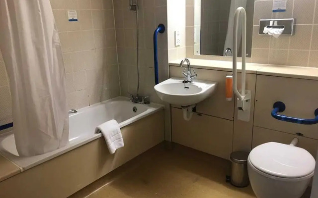 Days Inn Fleet M3