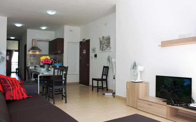 Отель Seashells Apartments Мальта, Буджибба - отзывы, цены и фото номеров - забронировать отель Seashells Apartments онлайн комната для гостей