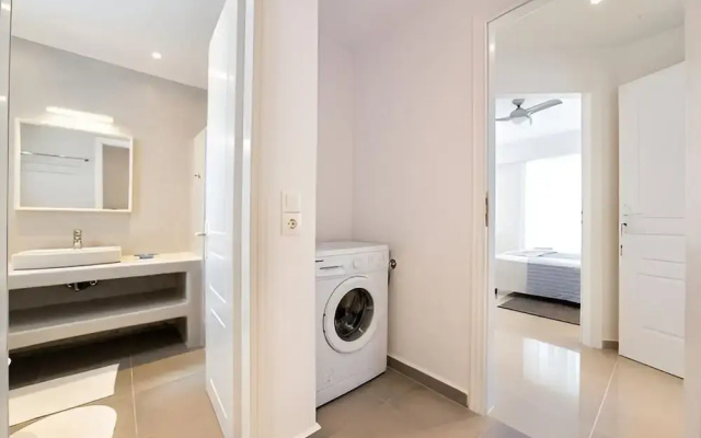 Naousa Center Living