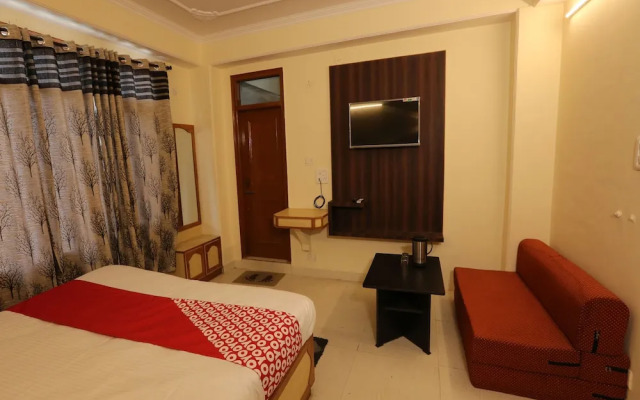 OYO 14212 Tanwar Regency