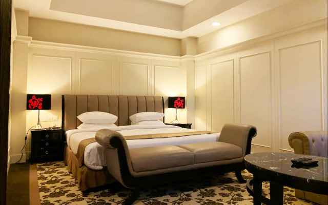 Crown Garden Hotel