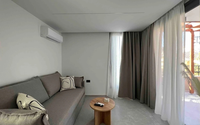 Senaon Urban Living Euphoria With Jacuzzi
