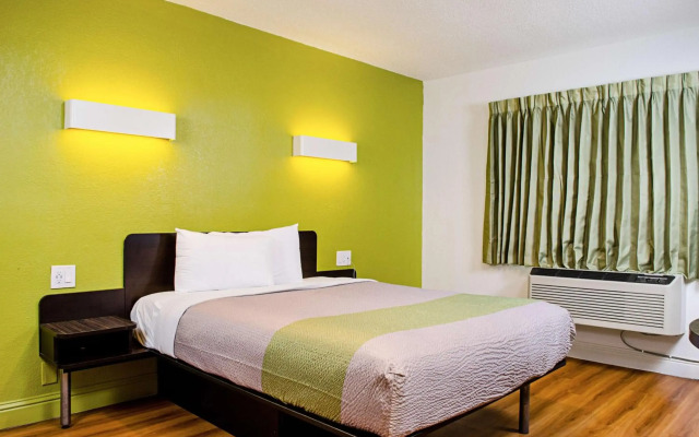 Motel 6 Modesto, CA - Downtown