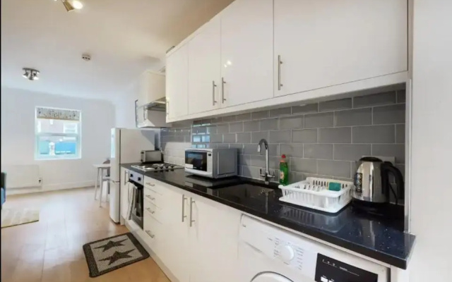 New Spacious 1 bed studio flat in Aldgate