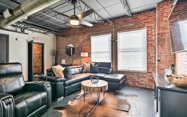 Sleek, Modern Loft in Downtown Springfield!