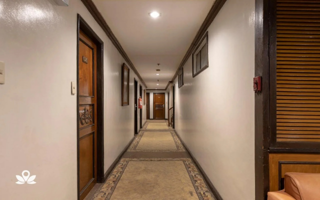 ZEN Rooms Camelot Hotel QC
