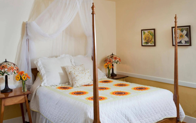 Historic Smithton Inn