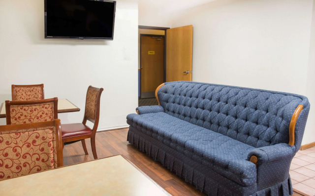 Super 8 by Wyndham Monmouth IL