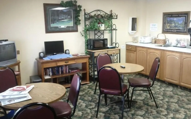 Oakwood Inn and RV Park