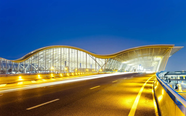 Отель Home Inn (Shanghai Pudong International Airport Free Trade Zone) Китай, Шанхай - отзывы, цены и фото номеров - забронировать отель Home Inn (Shanghai Pudong International Airport Free Trade Zone) онлайн вид на фасад