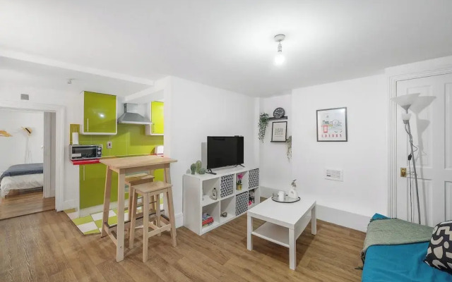 2 Bedroom W/ensuites-sleeps 6, 20min to Citycentre