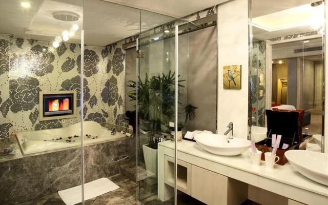 The Q Hotel