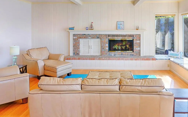 Four Stone Beach House