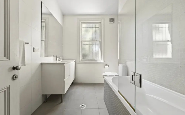 Light Filled Charming Townhouse