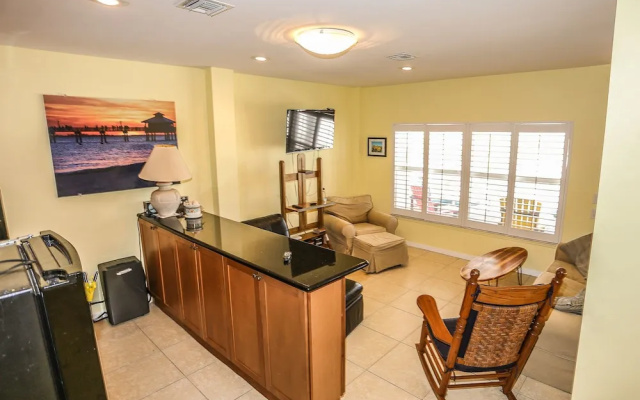 8170 Estero