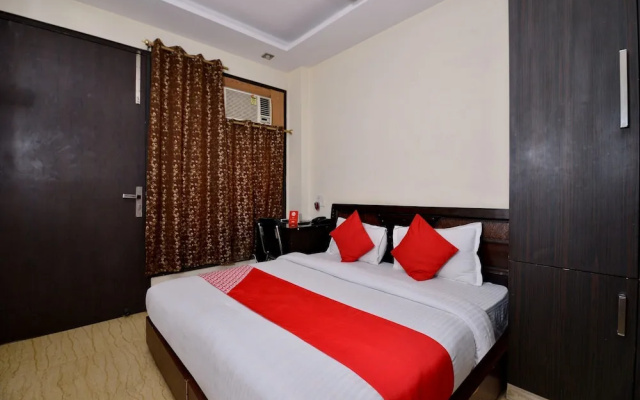 OYO 466 Hotel Lotus B&B